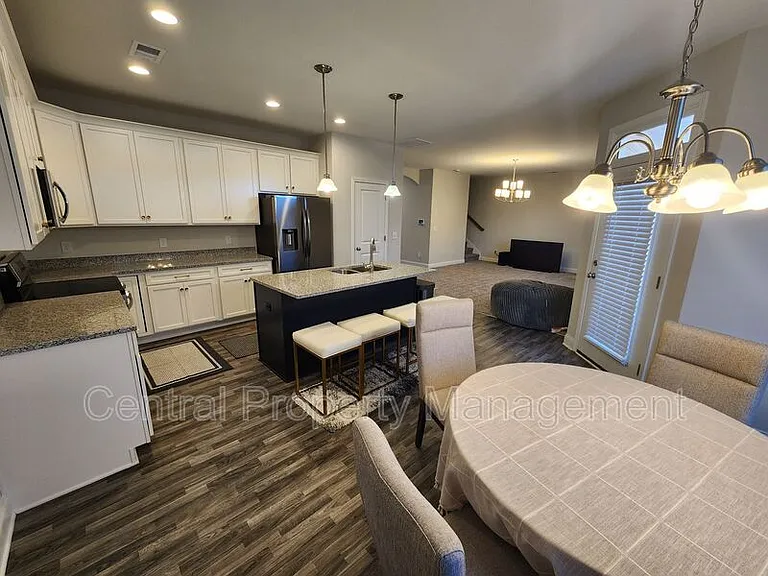 512 Dottie Ct — Photo 13