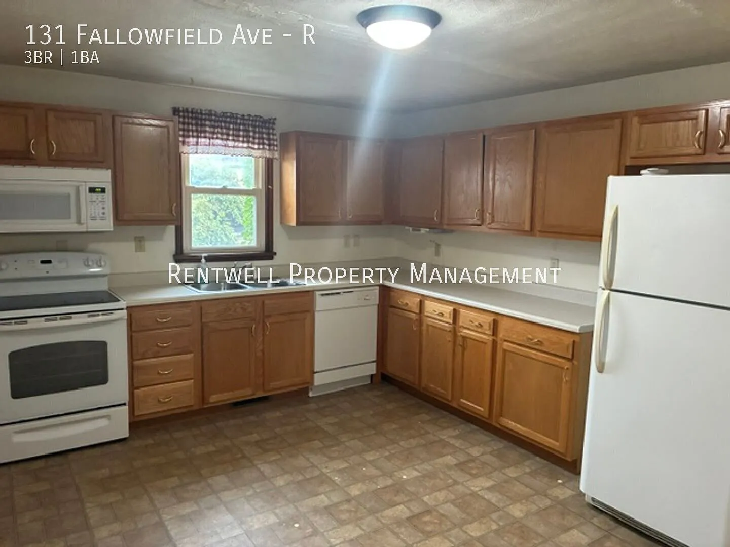 Private 3-Bedroom Rear-Unit Home with Spacious Basement — Photo 3