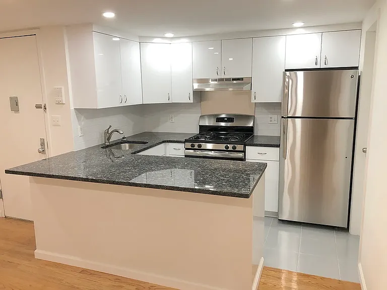 746 Driggs Ave #GRD — Photo 5
