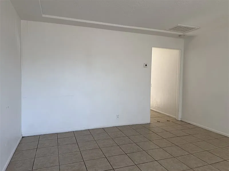 2 bed, 1.0 bath, 835 sqft, $1,225 — Photo 3