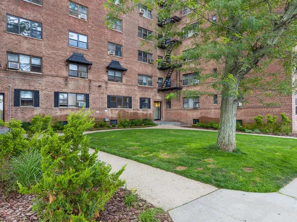 1511 Brightwater Avenue