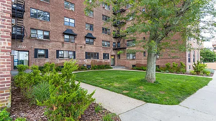 1511 Brightwater Avenue in Brighton Beach