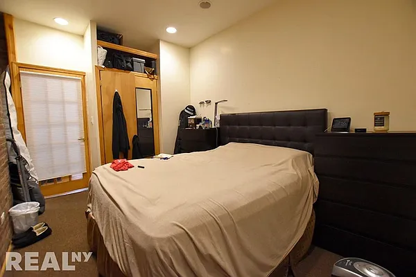 Rented by REAL New York | media 33