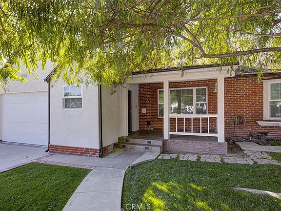 2nd image of 523 E Fairmount Rd