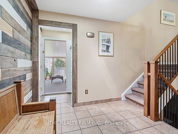 3rd image of 742 Cranbrook Rd