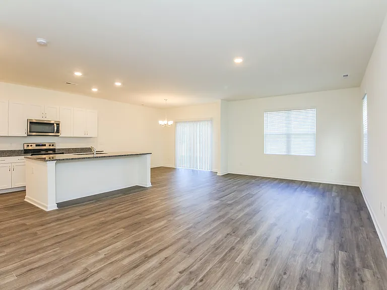 1537 Corbett St — Photo 2