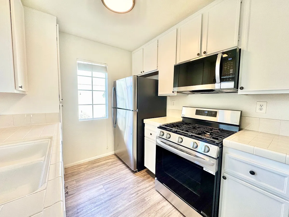 Building Photo - 10710 Aderman Ave #43