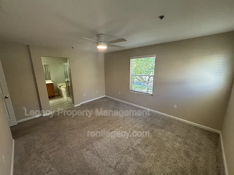 108 Esplanade Cir — Photo 19