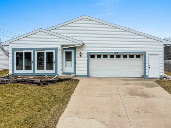 1015 Gregory St, Neenah, WI 54956