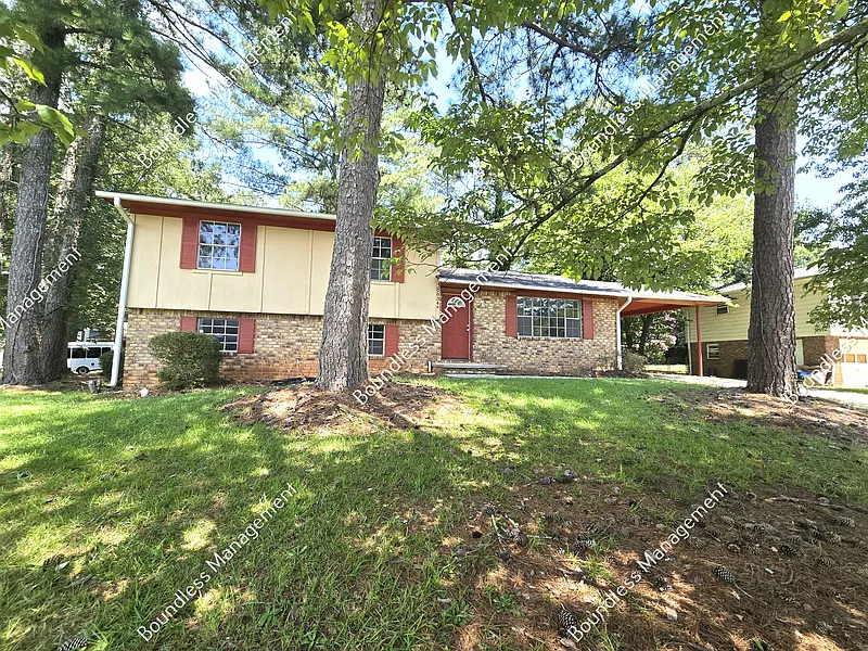 Clayton Ridge — Photo 1
