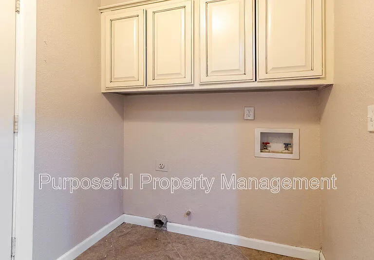 9204 Aaron Dr — Photo 31