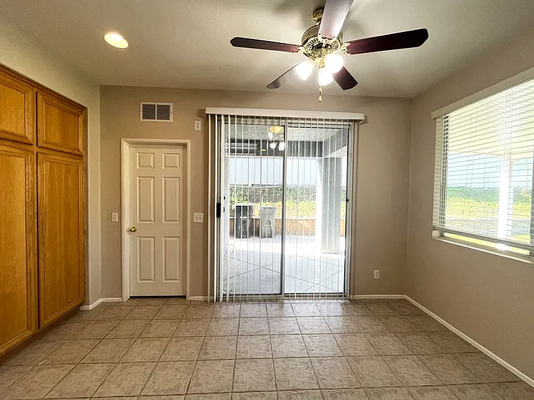 4130 Prairie Dunes Dr — Photo 12