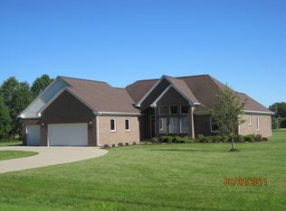 7885 W Hillside Dr, Columbus, IN 47201