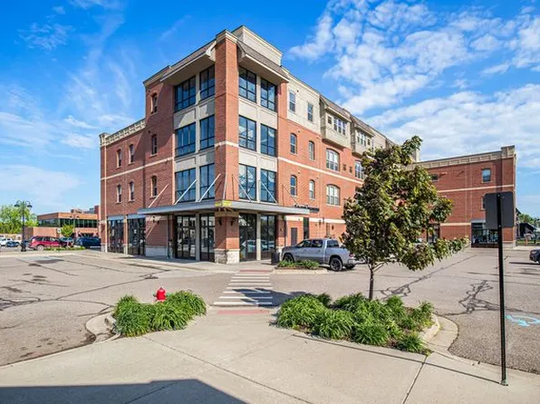 134 N Leroy St Unit 304, Fenton, MI 48430