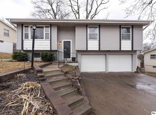 2817 Janan Dr, Bellevue, NE 68005