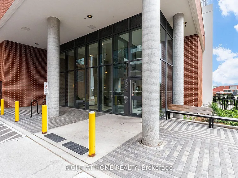 15 Wellington St S #301 — Photo 36
