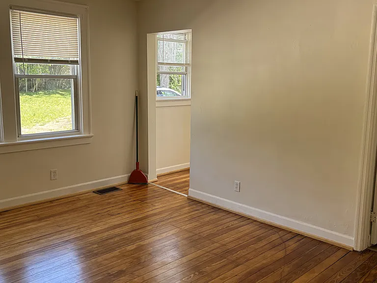 330 Lilienthal St — Photo 11