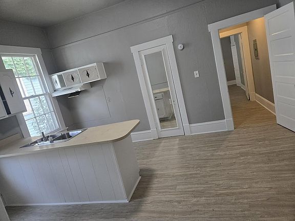 5th image of 2904 Beacon Ave #A