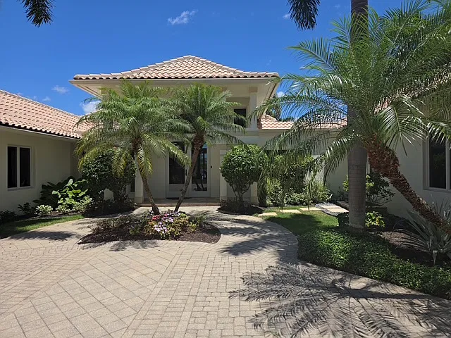 4 bed, 5000 sqft, $20,000 — Photo 2