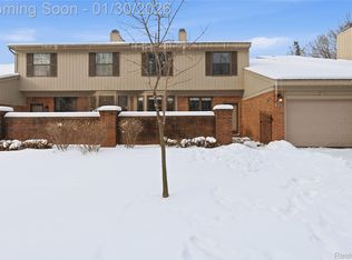 7056 Green Farm Rd, West Bloomfield, MI 48322