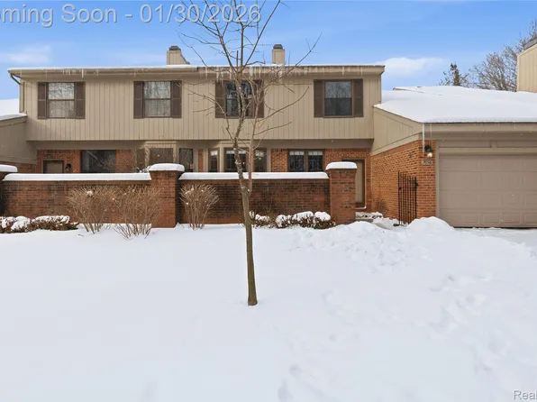 7056 Green Farm Rd, West Bloomfield, MI 48322