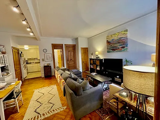 Rented by Bond New York | media 17