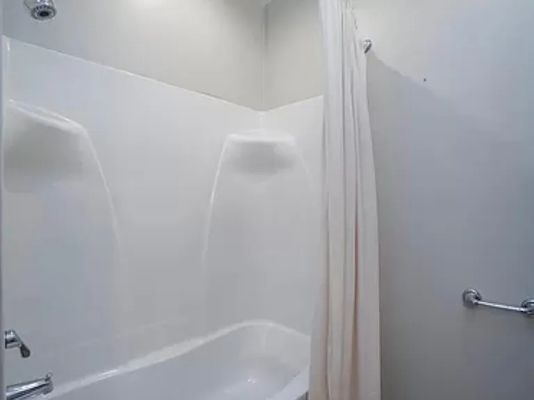 Bathroom/Shower/Tub
