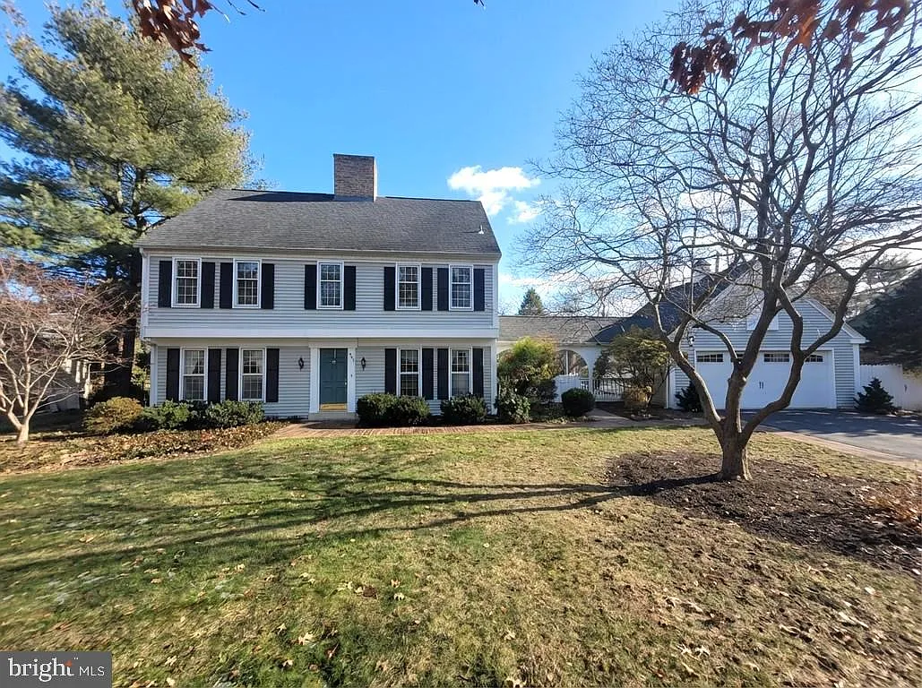 445 Saint Johns Dr photo 1