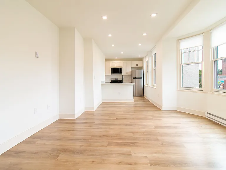 Huntington Apartments — Photo 23