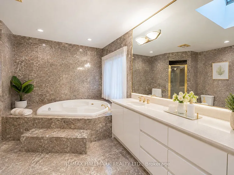 51 Risebrough Ave — Photo 15