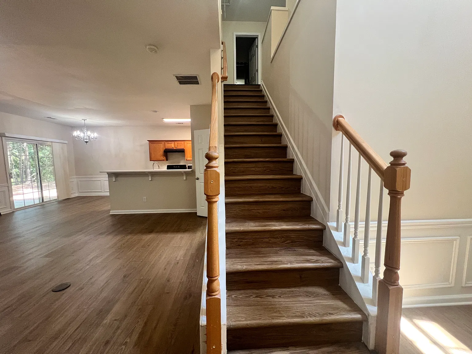 3 bed, 2.5 bath, 1715 sqft, $2,200 — Photo 2