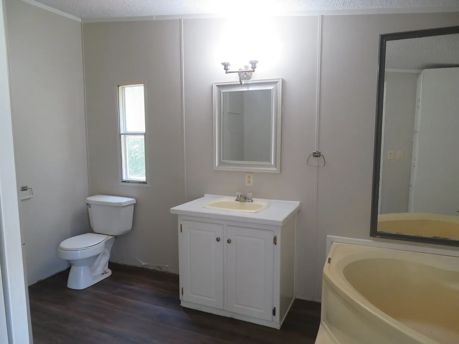 3 bed, 1960 sqft, $1,800 — Photo 4