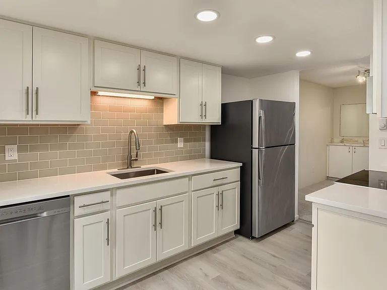 4635 W Lake Sammamish Pkwy SE #G105 — Photo 4