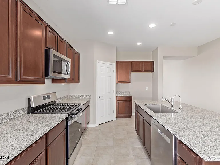 8804 W Marshall Ave — Photo 13