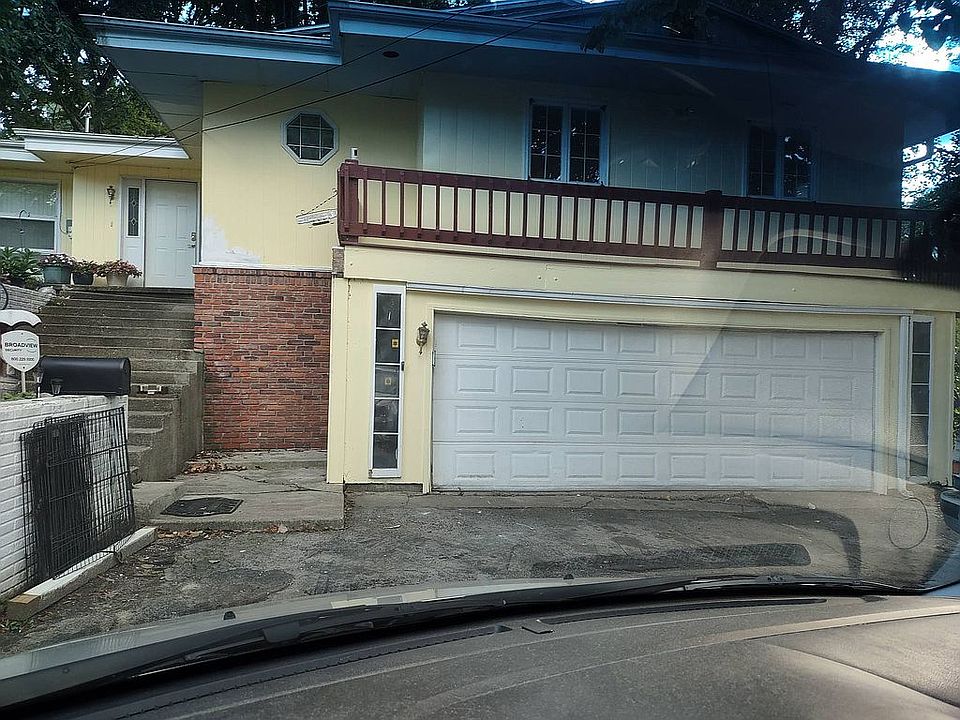 1st image of 1924 Green Valley Dr