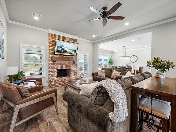 5th image of 831 Mimosa Ln