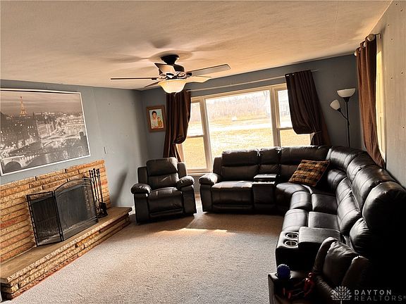 5th image of 905 Old Springfield Rd