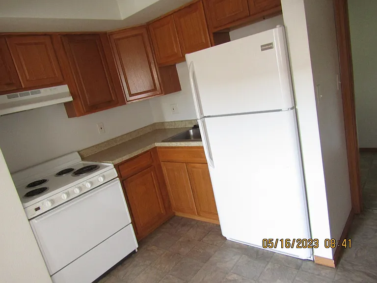 190 Ridge Dr — Photo 3