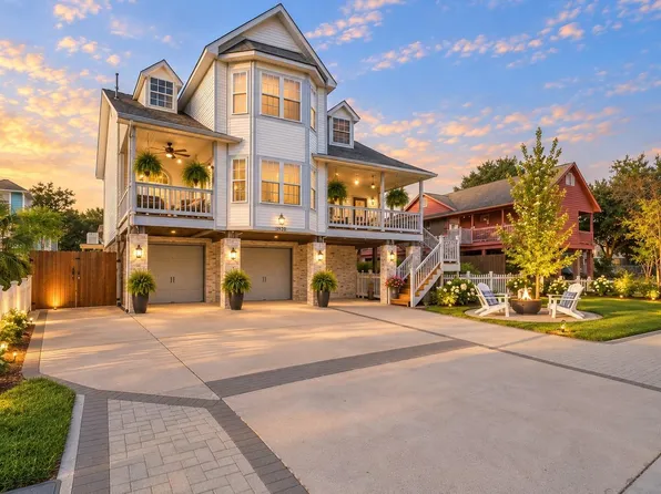 920 Grove Rd, Clear Lake Shores, TX 77565