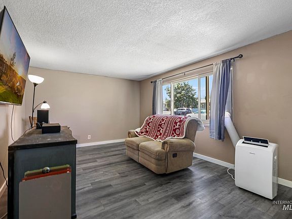 2nd image of 112 Sunset Cir