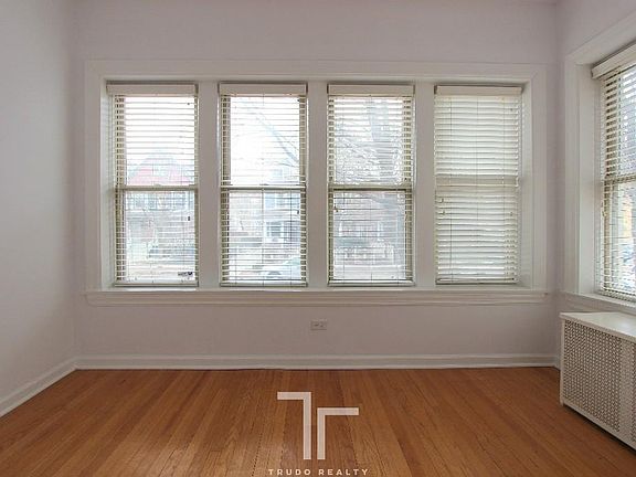 3rd image of 4700 N Winchester Ave #47063