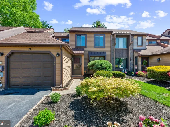 128 Granite Hill Ct, Langhorne, PA 19047