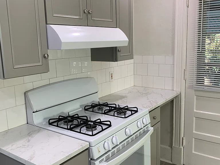 80 Hanover St #4 — Photo 9