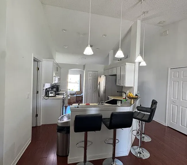 10 Lloret Pl — Photo 2