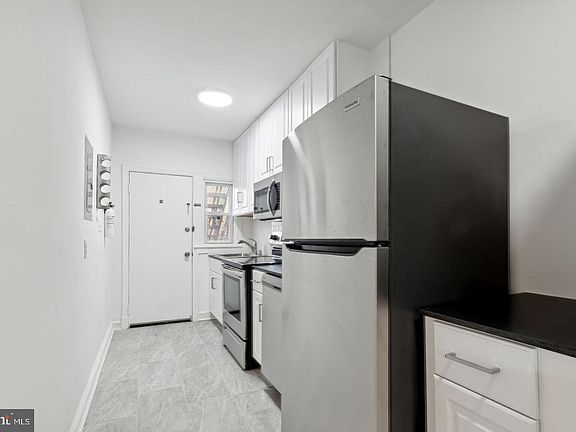 5th image of 4034 7th St NE