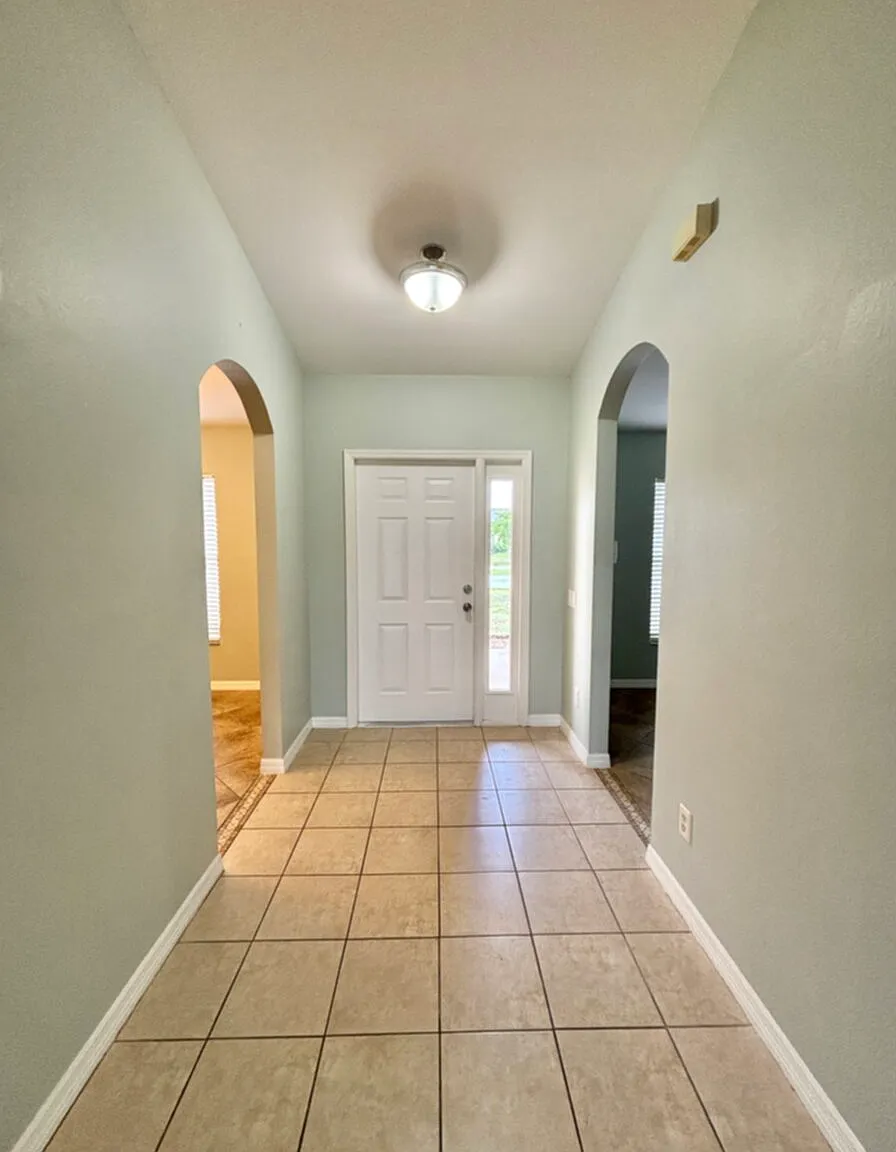4 bed, 2.5 bath, 2100 sqft, $1,975 — Photo 2