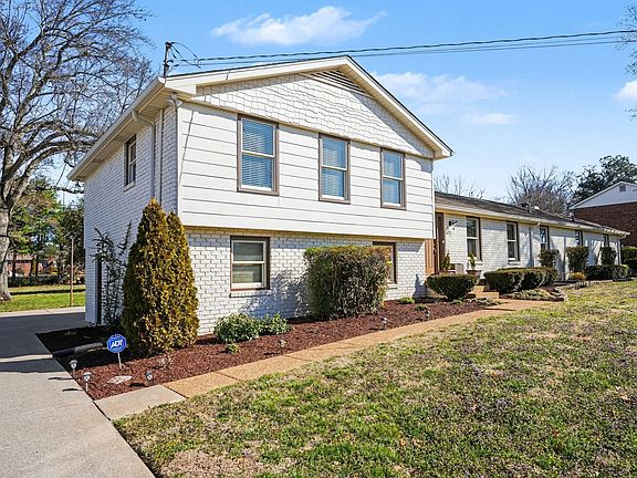 2nd image of 207 Montchanin Rd