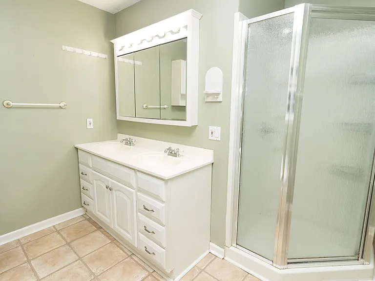 917 Brynwood Dr — Photo 28