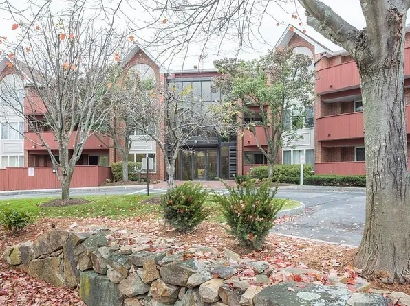 100 Rosemary Way APT 131, Needham, MA 02494