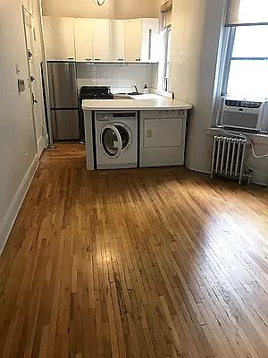 3rd image of 330 E 94th St APT 4B